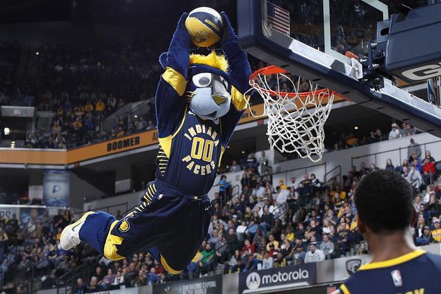 浓眉36+16詹姆斯16分 湖人力克森林狼获开门红