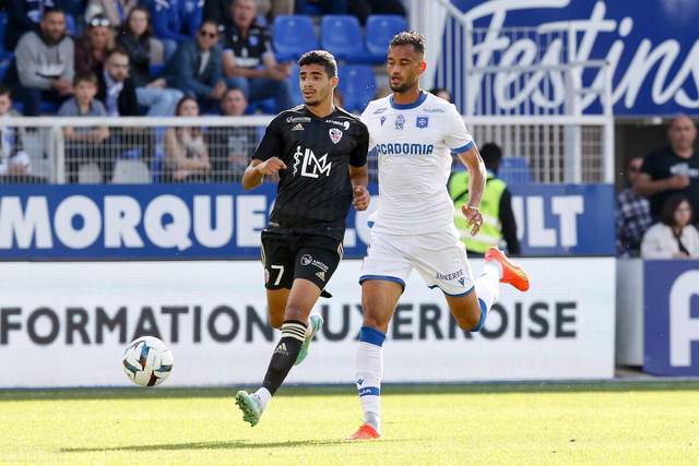 里尔考虑与31岁前巴萨中卫乌姆蒂蒂解约